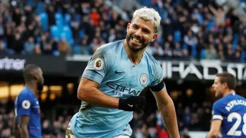 Una fanática le dijo a Agüero que su hermana lo ama y él le tiró: "Que venga esta noche"