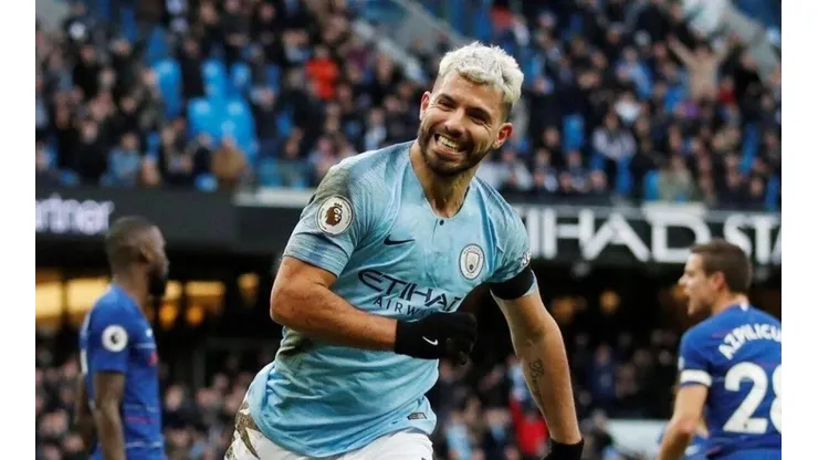 Una fanática le dijo a Agüero que su hermana lo ama y él le tiró: "Que venga esta noche"