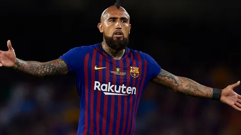 Desde España señalan que el Barcelona espera ofertas por Arturo Vidal