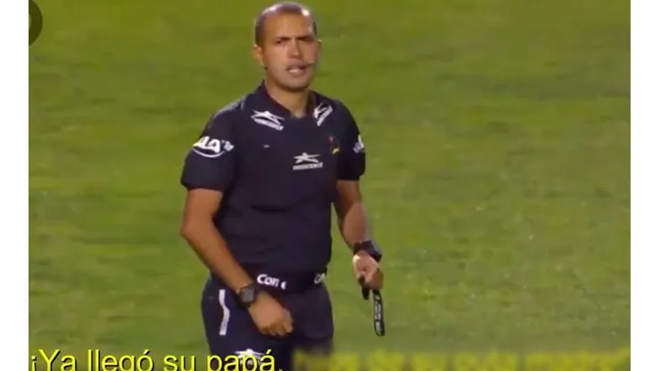 El momento en el que el fan interrumpe el minuto de silencio.