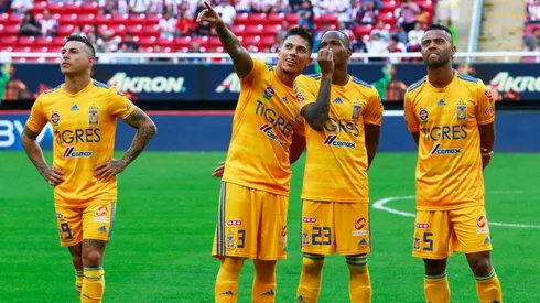 Sin importarle los rumores: El break de Salcedo en su jacuzzi