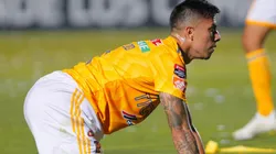 Carlos Salcedo frente a Rayados en la CONCACAF 2019.