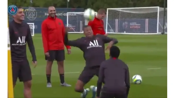 El divertido juego entre Neymar y Mbappé en el entrenamiento del PSG