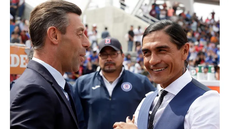 Caixinha y Palencia enfrentados en el duelo entre Lobos BUAP y Cruz Azul por el Clausura 2019.