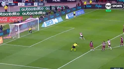 Gallardo lo mata: De la Cruz la picó ¡y Rossi le atajó el penal sentado!