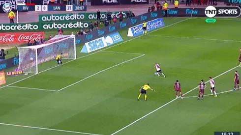 Gallardo lo mata: De la Cruz la picó ¡y Rossi le atajó el penal sentado!