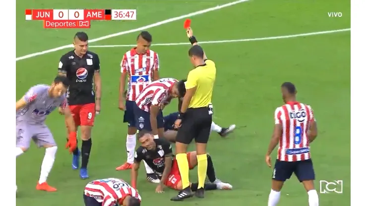 Así fue la expulsión de Duván Vergara en el duelo entre Junior y América.