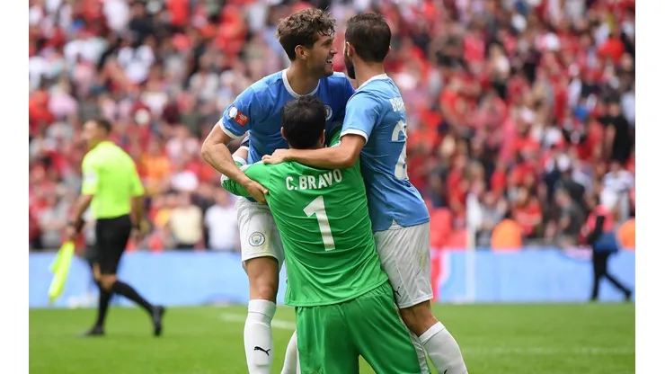 Bravo, Claudio: el chileno fue héroe y el City es campeón de la Community Shield
