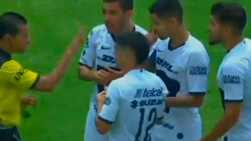 La afición de Pumas explotó contra el árbitro por el VAR