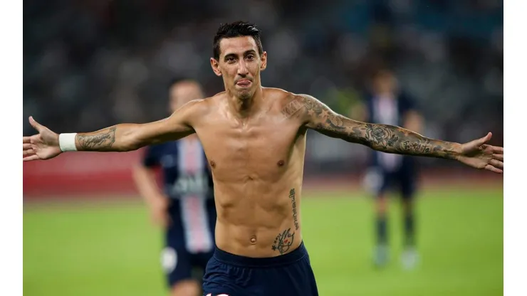 Di María festeja y el PSG levanta otro trofeo.