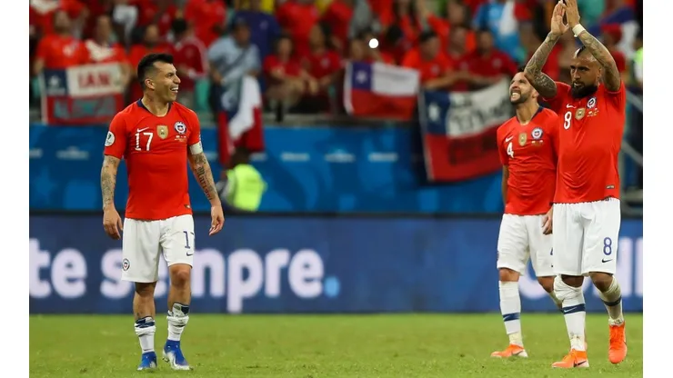 Foto de Gary Medel y Arturo Vidal.