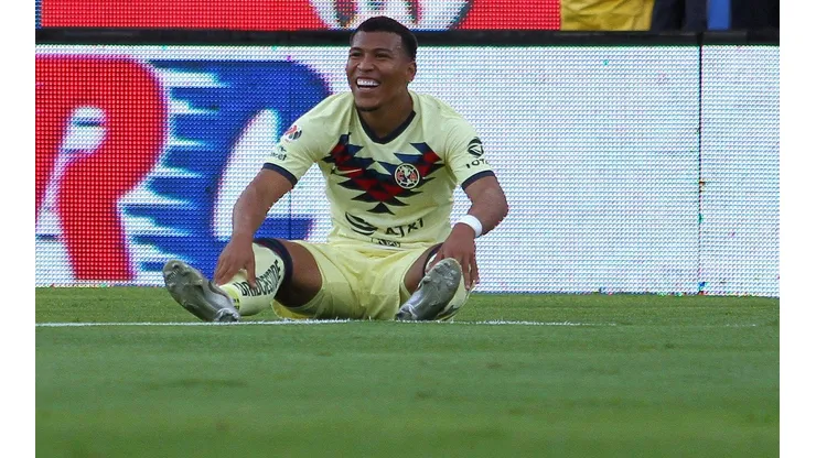El delantero quiere irse del América.