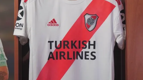 Así luce la camiseta que usará River ante Lanús.