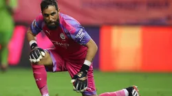 América está interesado en Claudio Bravo, según la prensa chilena