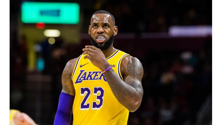 "LeBron se lleva todo el mérito y nunca lo culpan de nada", dice ex gerente de los Cavaliers