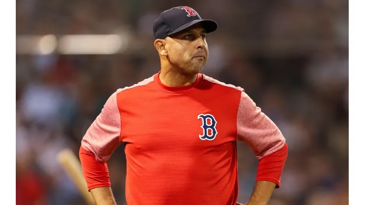 Álex Cora se reunirá con los Medias Rojas para intentar salvar su temporada