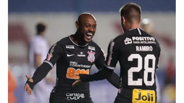 Corinthians también fue superior en Uruguay y eliminó a Wanderers