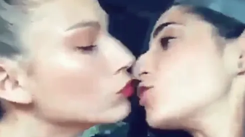 Cuando pasó no existía Offside: el beso de Nairobi con Tokio en un auto