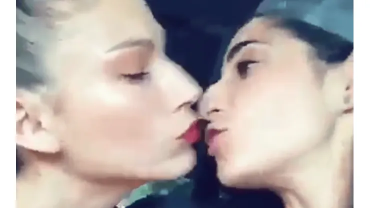 Cuando pasó no existía Offside: el beso de Nairobi con Tokio en un auto