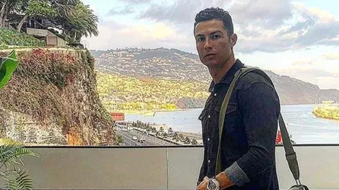 Cristiano Ronaldo se bañó con su ropa interior, pidió que le saquen una foto y la subió a Instagram