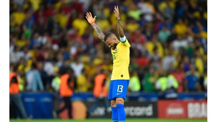 ¿Consiguió trabajo? Dani Alves tendría un acuerdo para regresar a Brasil