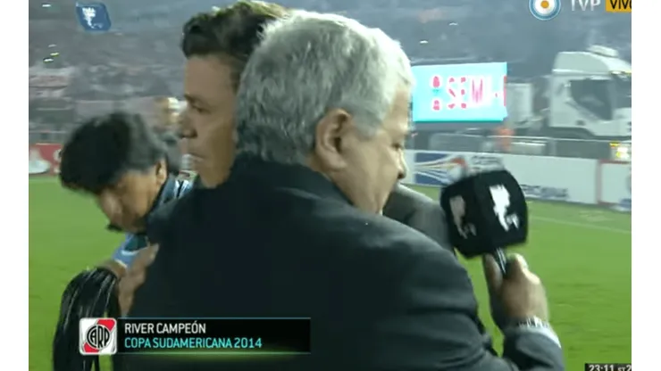 Tití junto a Gallardo.