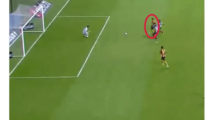 Impresionante tapada de Cárdenas para salvar el triunfo de Rayados en la hora