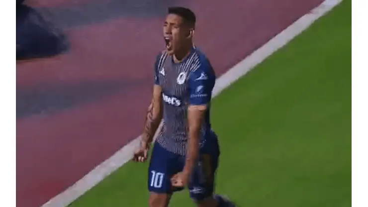De cabeza, Centurión ya anotó su primer gol oficial en México