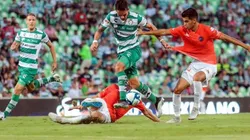 Correcaminos dio el ejemplo y dejó impecable el vestidor de Santos