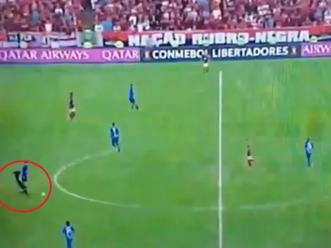 ¡Pitana quiso rechazar una pelota que se metió al campo de juego pero le erró y quedó en ridículo!