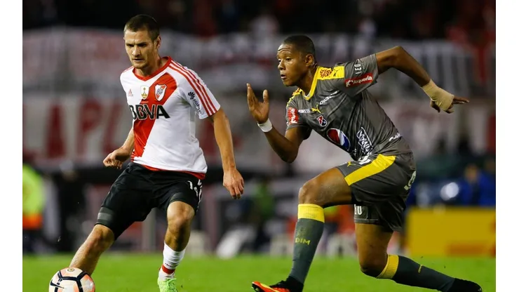 Joaquín Arzura con la camiseta de River.