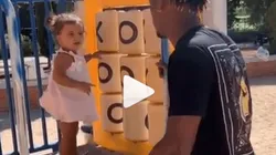 Carrillo tiene 2 hijos: un varon y una mujer.