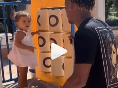 Padre ejemplar: Carrillo subió video a Instagram calmando a su hija del llanto con una muestra de cariño