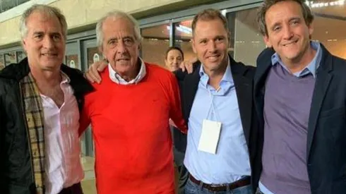 El detalle en el suéter de la suerte de D'onofrio que parece ser un palo para adidas