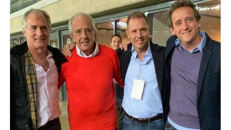 El detalle en el suéter de la suerte de D'onofrio que parece ser un palo para adidas