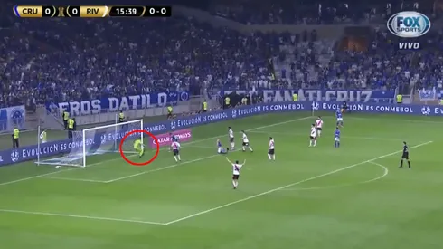 En modo Armani: el 1 de River sacó una pelota que era imposible para un mortal