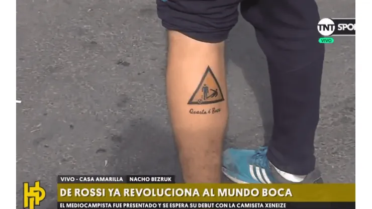 Un hincha se hizo el tatuaje de De Rossi y en TNT Sports lo descansaron en vivo
