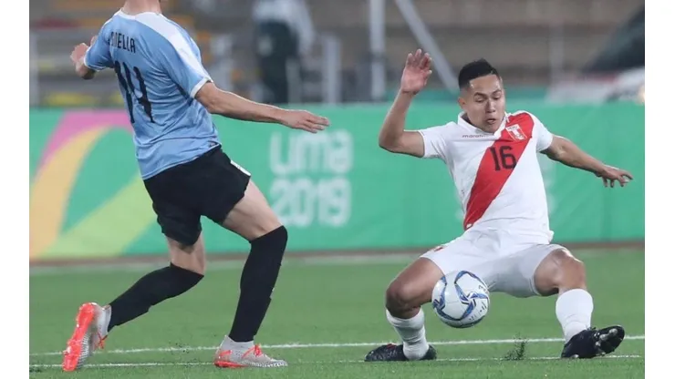 Pretell juega en el Sporting Cristal y estuvo en la Universidad de San Martín.
