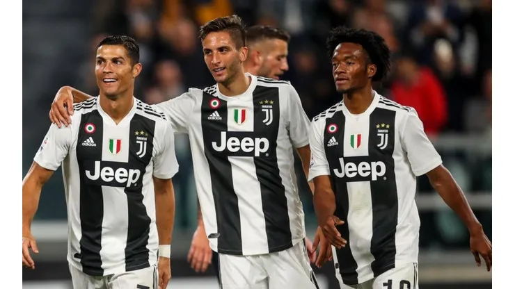 Festejo de los jugadores de la Juventus en un juego de la Serie A TIM.