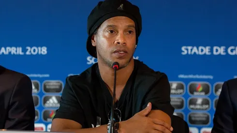El duro momento que atraviesa Ronaldinho: le bloquearon 57 propiedades y no puede salir del país