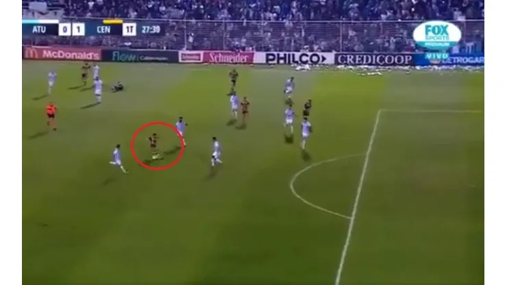 Desde ahí le pegó Rius para clavarla en el ángulo.