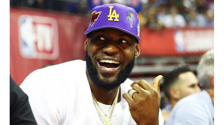 LeBron James hizo unas volcadas en el partido de su hijo y se volvieron locos en las redes