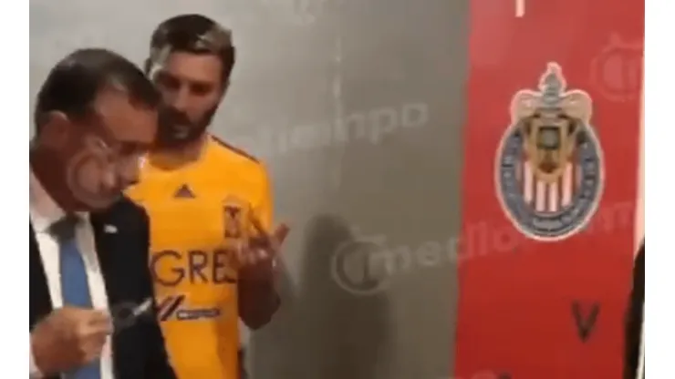 ¡Caliente! Gignac fue a buscar a Boy al vestidor y un comisario de la Liga MX lo frenó