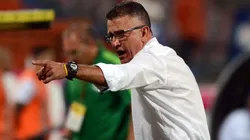 Osorio, indignado: “No hay agua fría, hay cucarachas en los vestuarios"