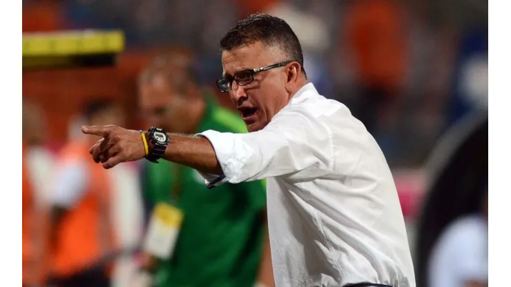 Osorio, indignado: “No hay agua fría, hay cucarachas en los vestuarios"
