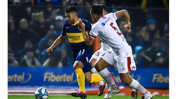 Eduardo Salvio en el duelo ante Huracán.