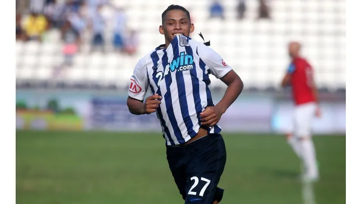 Quevedo debuto en primera división con Alianza Lima.