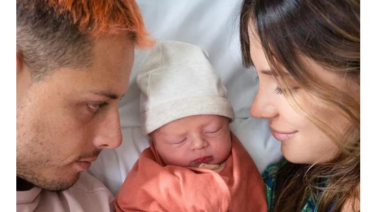 ¡Una ternura! Chicharito está muerto de amor por su hijo y lo demuestra en Instagram