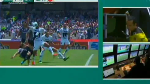 ¡Se salvó Pumas! El VAR anula un penal para Necaxa