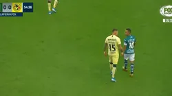 ¡Castillo se volvió loco! Quiso encarar a Montes y terminó amonestado